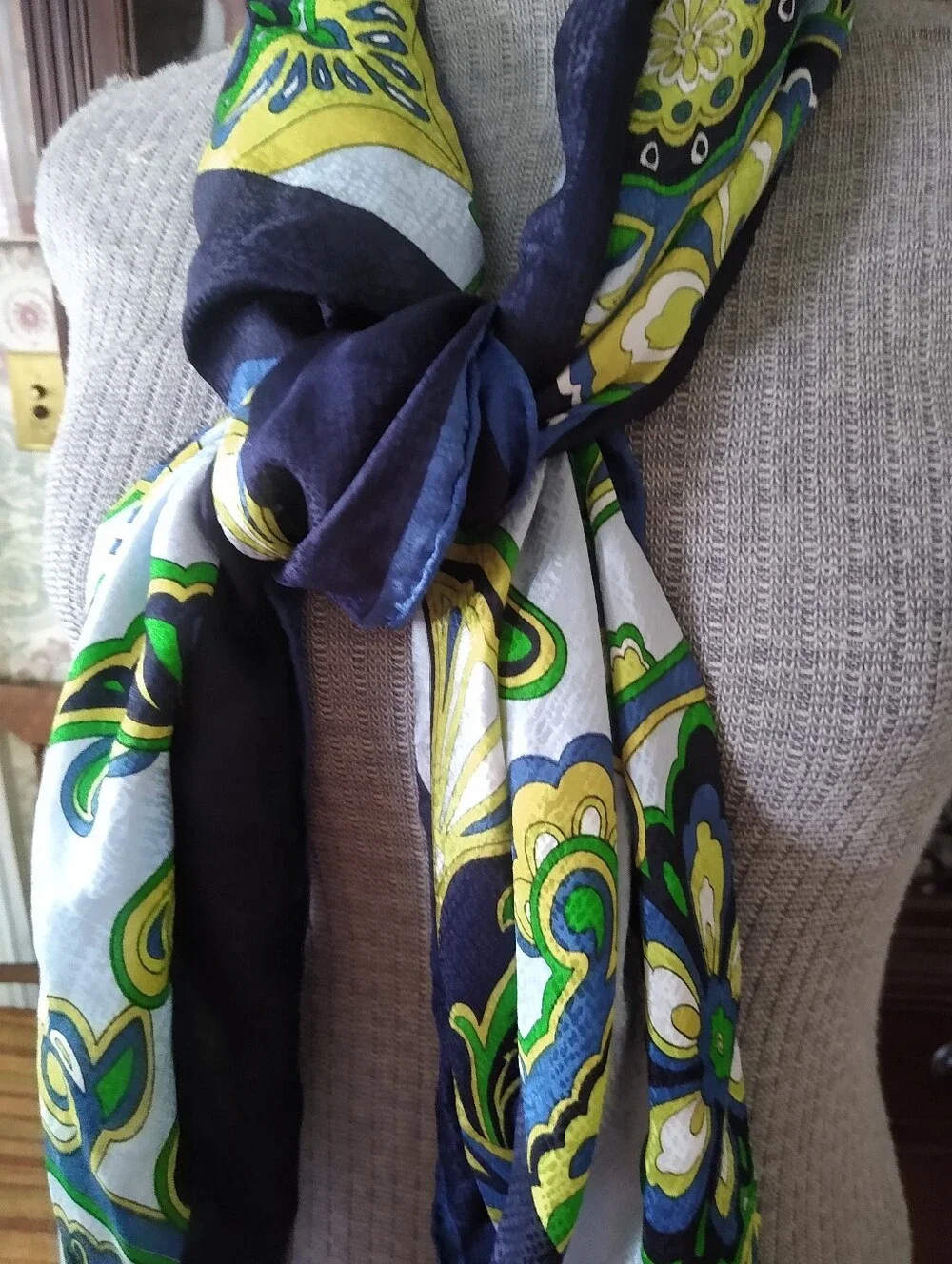 BANANA REPUBLIC 2008 Green And Blue Retro Floral Silk Scarf